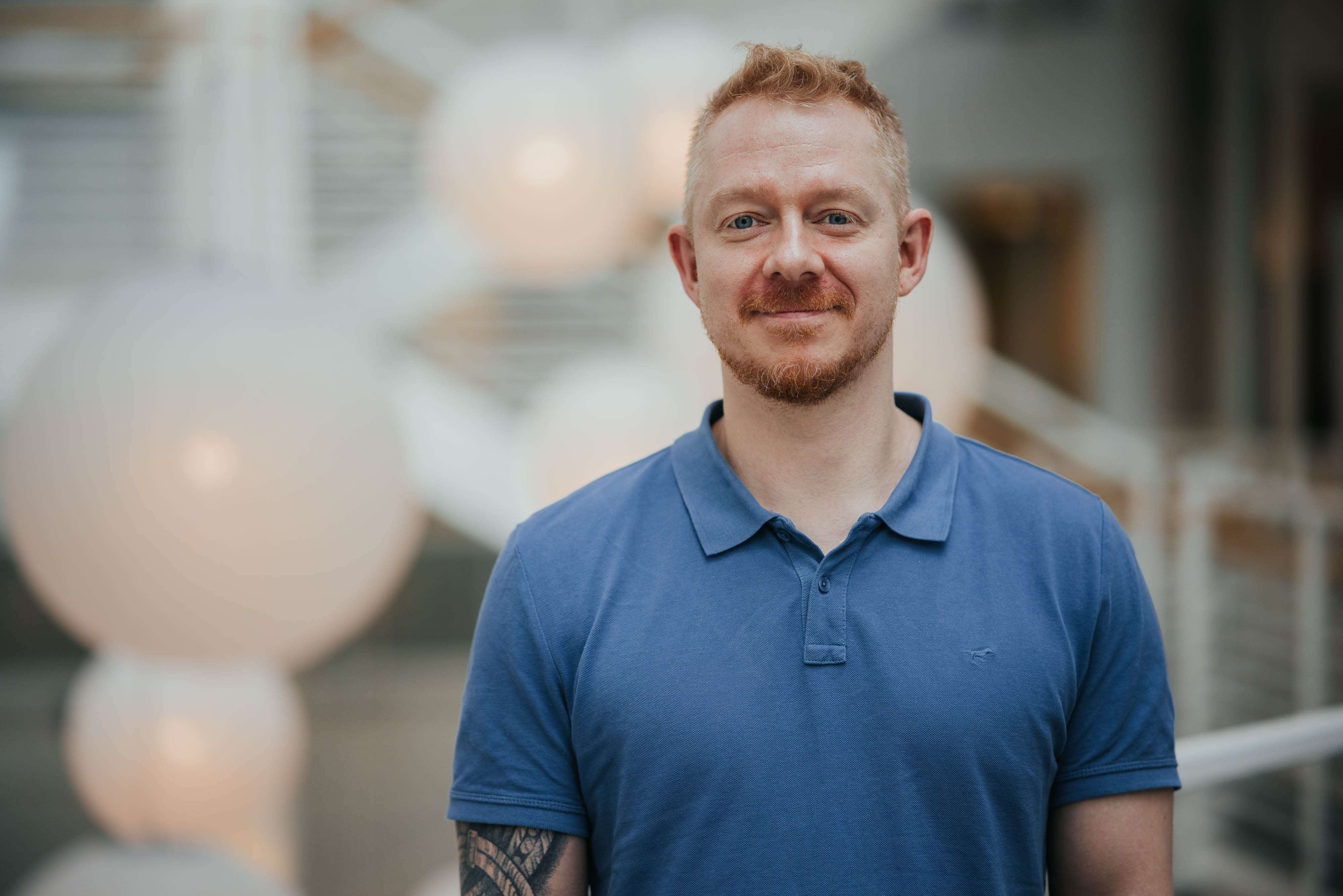 Portrettbilde av Jonas &Aring;str&oslash;m, f&oslash;rsteamanuensis ved H&oslash;yskolen Kristiania.